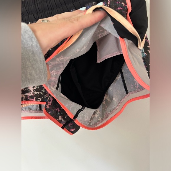 Lululemon Super Squad Short Floral Sport Black Multi / Black - Picture 7 of 12